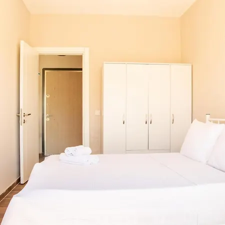 アパート Charming Flat Near Sea With Shared Pool In *