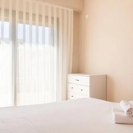 Διαμέρισμα Charming Flat Near Sea With Shared Pool In *